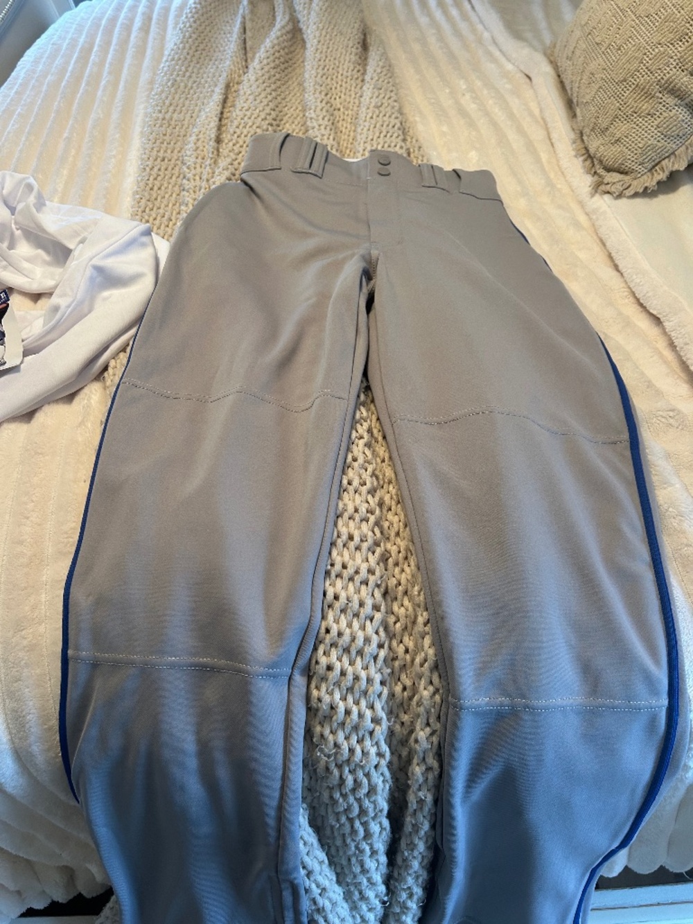 Men’s size small champro BB pants regular length. Never worn just took tags off.